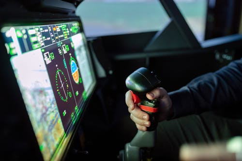 人控制飞行模拟器 · 免费素材图片