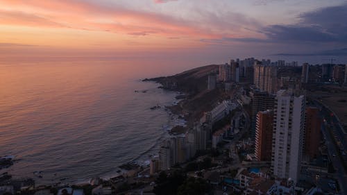 在海边的高层建筑 · 免费素材图片