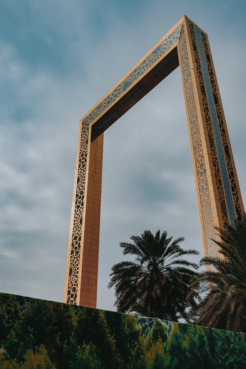 迪拜框架的未来派装饰建筑 · 免费素材图片