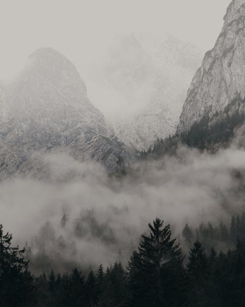 落基山雾覆盖 · 免费素材图片