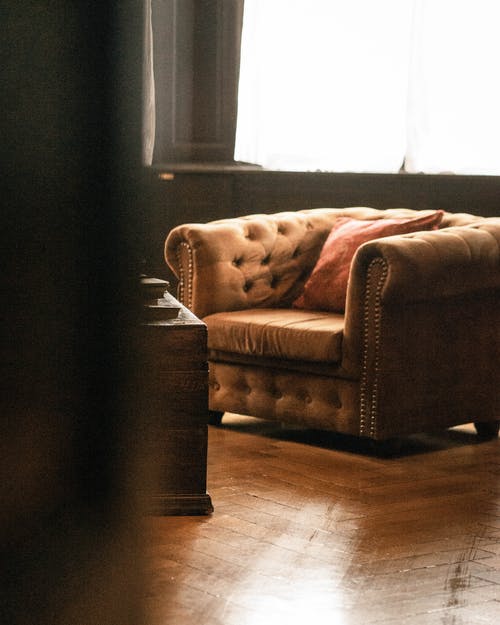 棕色扶手椅 · 免费素材图片