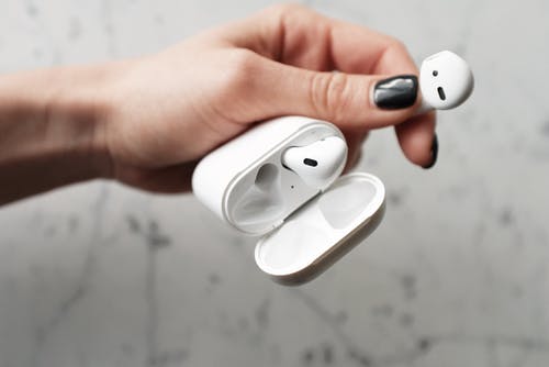 有关airpods, 可携式, 套子的免费素材图片