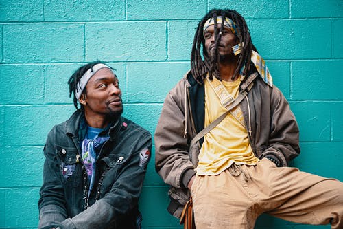 站在彼此身边的男人的照片 · 免费素材图片