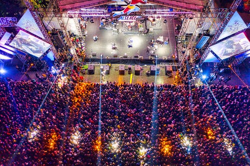 有关人群, 从上面, 性能的免费素材图片