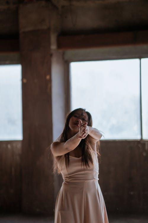 女人跳舞 · 免费素材图片