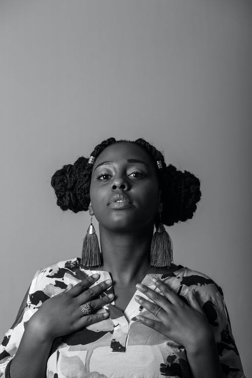 女人的黑白照片 · 免费素材图片