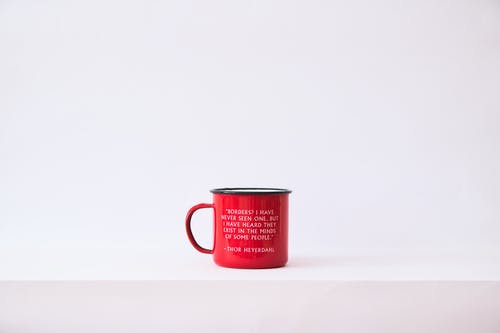 红色金属杯 · 免费素材图片