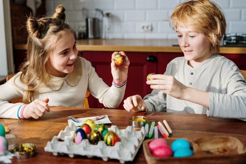 童装装饰鸡蛋 · 免费素材图片
