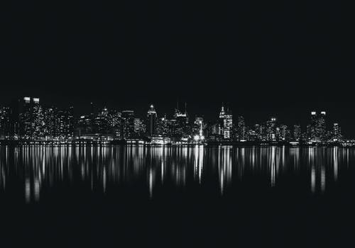 夜晚的城市天际线 · 免费素材图片