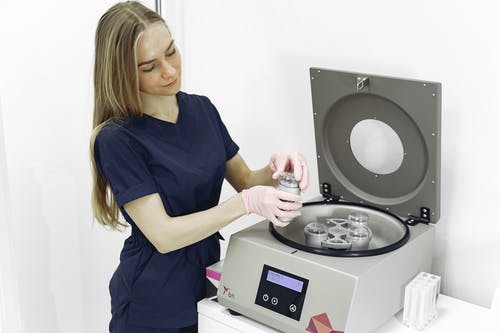 有关人, 女人, 室内的免费素材图片