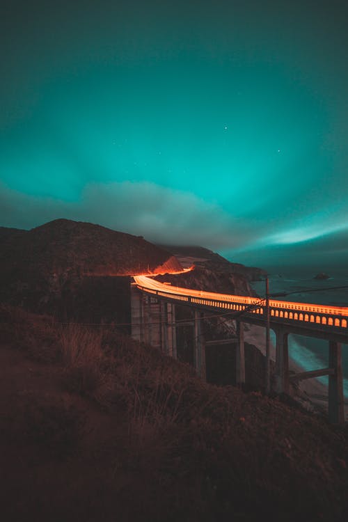 蓝蓝的天空下的桥 · 免费素材图片