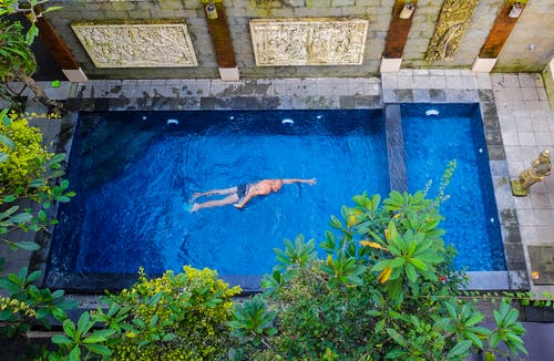 有关人, 巴厘岛, 挖出来的游泳池的免费素材图片