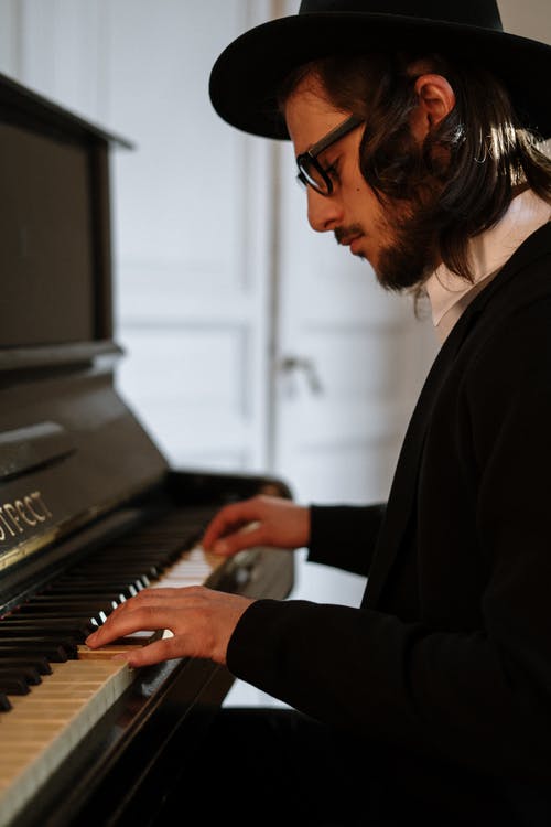 弹钢琴的犹太人 · 免费素材图片