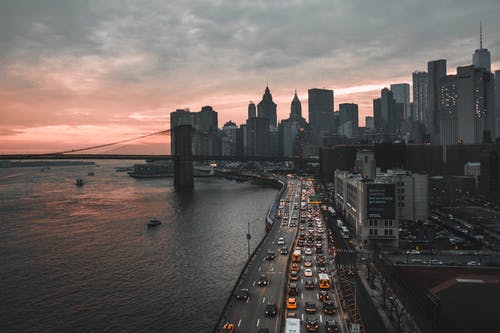 鸟瞰城市黎明时分 · 免费素材图片