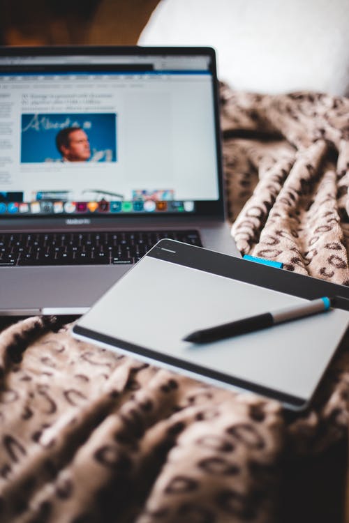 有关3C用品, 互联网, 作文的免费素材图片