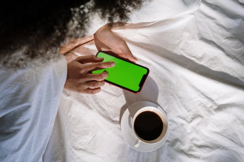 有关3C用品, iPhone, 卧床休息的免费素材图片