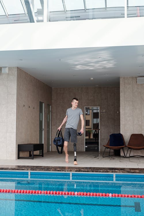 有关人, 假体, 假腿的免费素材图片