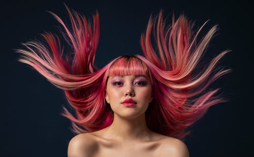 粉红色头发的女人 · 免费素材图片