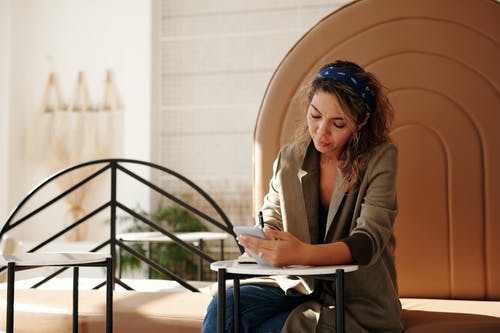 有关商业, 坐, 女人的免费素材图片