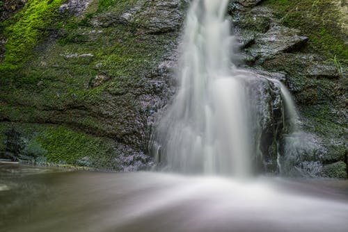 有关小河, 山, 急流的免费素材图片