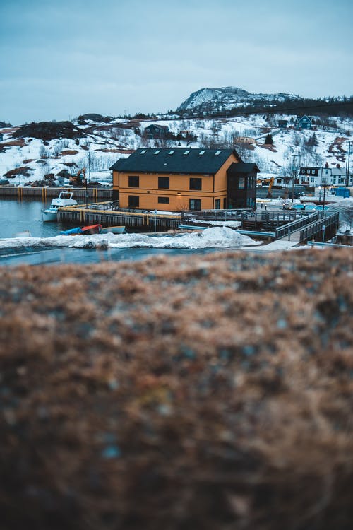 布朗房子附近雪山 · 免费素材图片