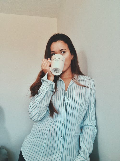 有关倚, 喝, 垂直拍摄的免费素材图片