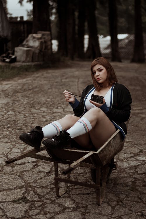 有关人, 土地, 坐的免费素材图片