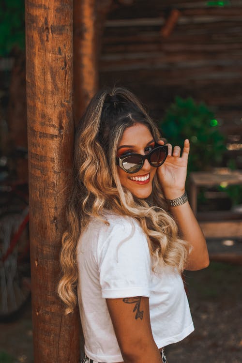 有关中空装, 墨镜, 女人的免费素材图片