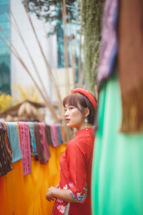 有关传统服装, 侧面图, 微笑的免费素材图片