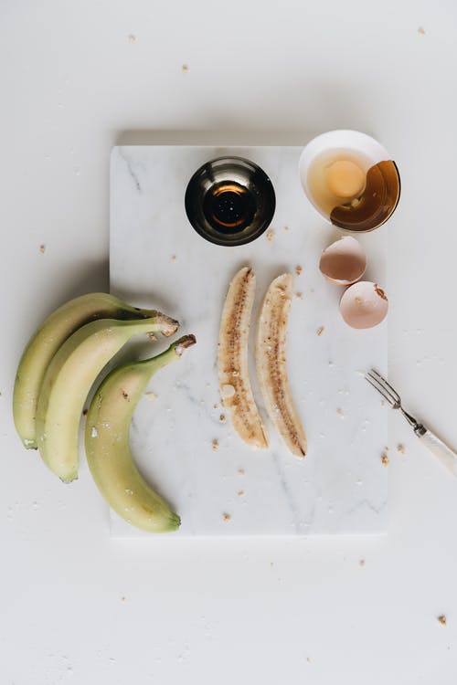 健康早餐香蕉和鸡蛋 · 免费素材图片