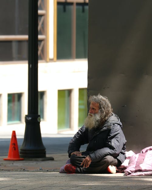有关乞丐, 人, 人行道的免费素材图片