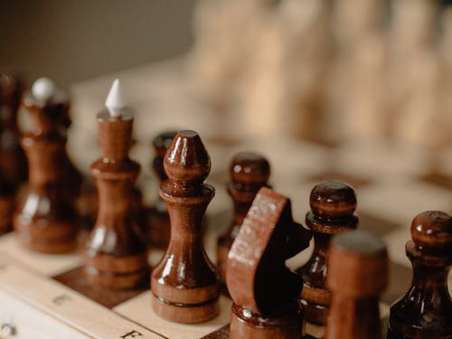 棕色木制国际象棋棋子棕色木制国际象棋棋子 · 免费素材图片