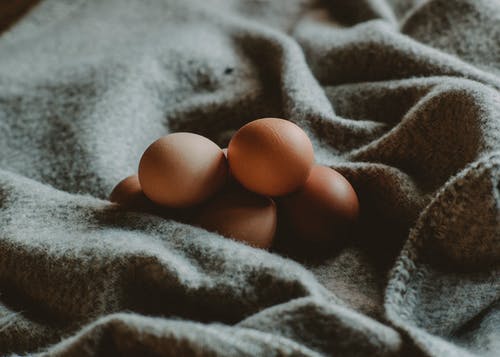 有关布料, 棕色的鸡蛋, 壳的免费素材图片