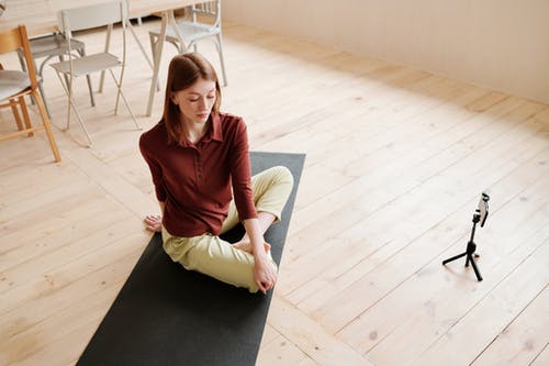 有关伸展, 印度人坐, 坐下的免费素材图片