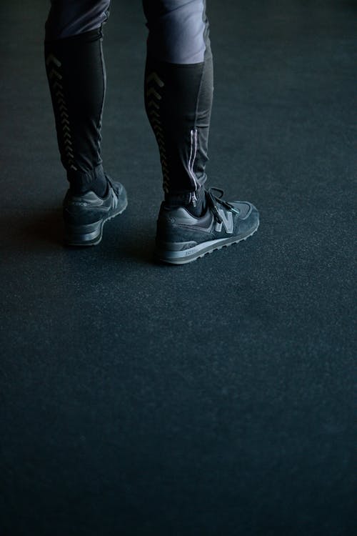 有关腿, 跑鞋, 运动用品的免费素材图片