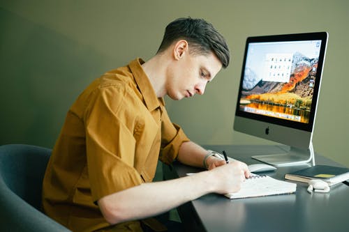 有关iMac 电脑, 人, 办公室工作的免费素材图片