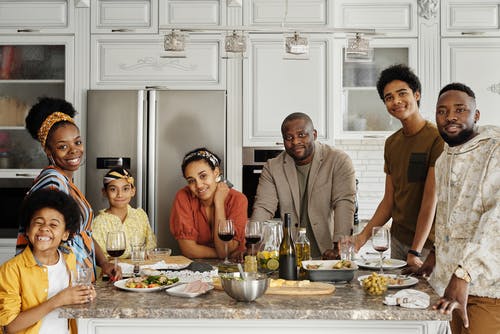 幸福的家庭，在厨房里 · 免费素材图片