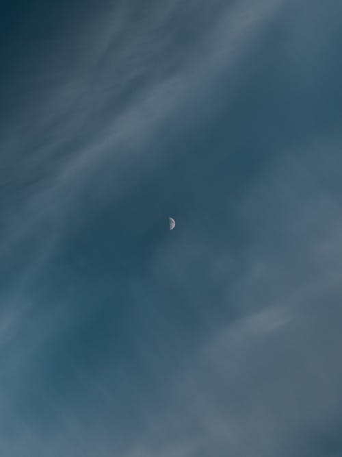 有关半月, 天空, 晴朗的天空的免费素材图片