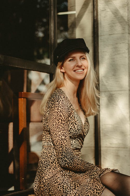 有关动物印花, 坐, 垂直拍摄的免费素材图片