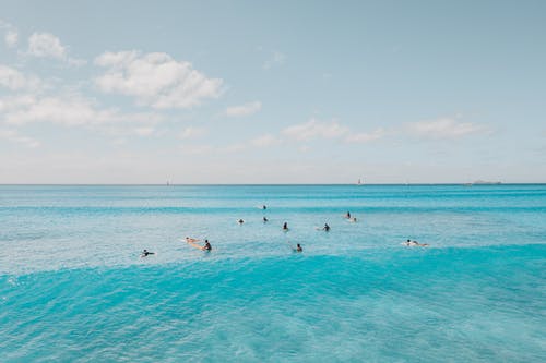 有关冲浪现场, 天空, 招手的免费素材图片