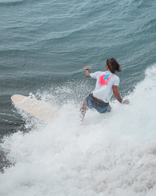 有关垂直拍摄, 水上运动, 波浪骑士的免费素材图片