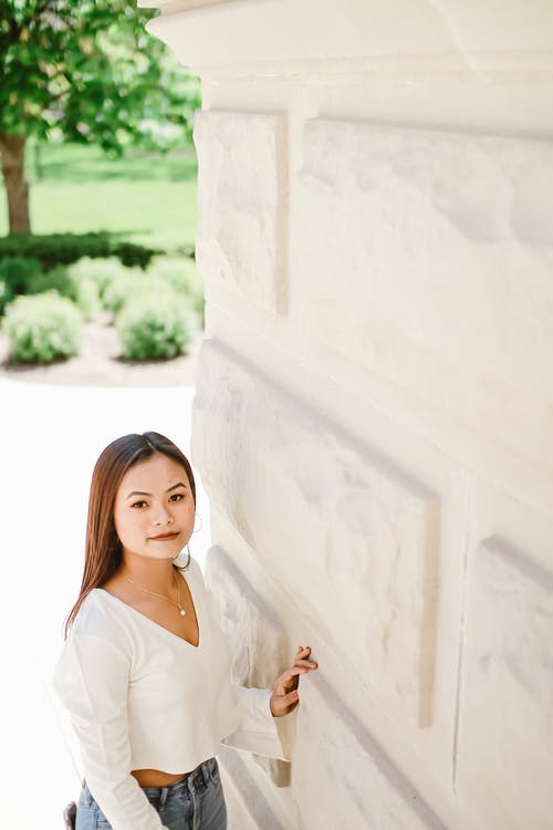 有关个性, 个性, 咖啡色头发的女人的免费素材图片