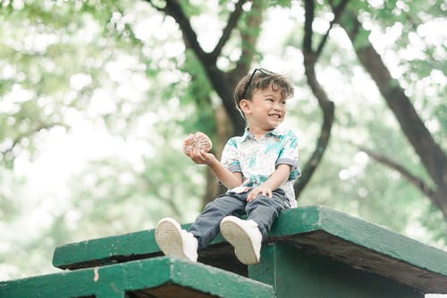 有关低角度拍摄, 儿童, 小男孩的免费素材图片