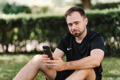 有关人, 坐, 户外的免费素材图片