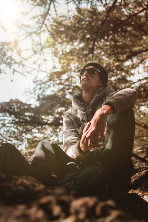 有关人, 低角度拍摄, 哀思的免费素材图片