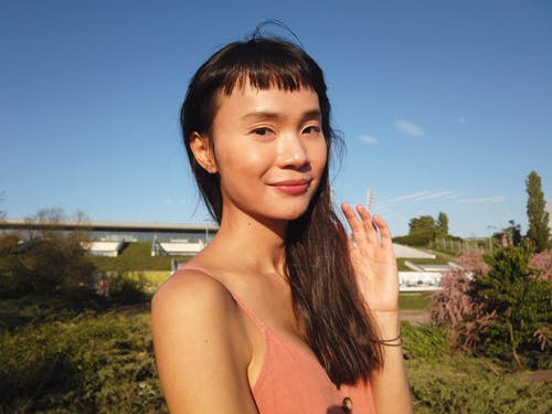 有关咖啡色头发的女人, 女人, 幸福的免费素材图片