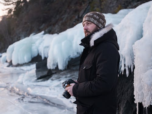 有关（顶部有小羊毛球的）羊毛帽子, ICEE, 人的免费素材图片