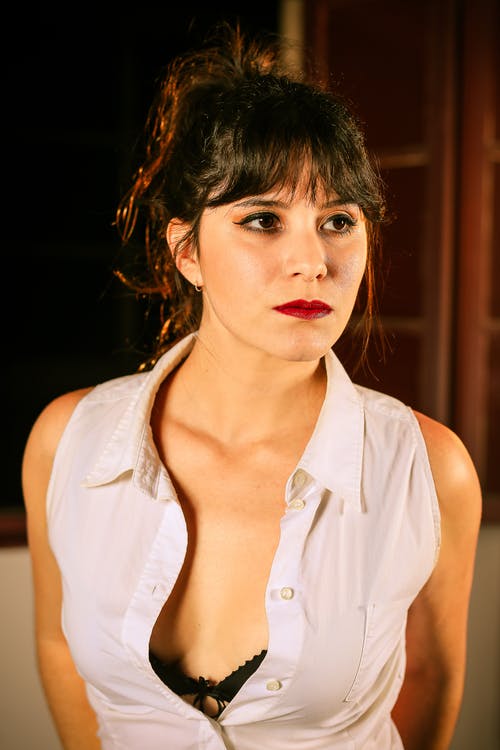 有关垂直拍摄, 女人, 摆姿势的免费素材图片