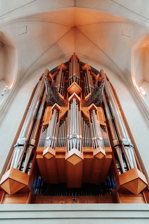 老哥特式大教堂的管风琴 · 免费素材图片