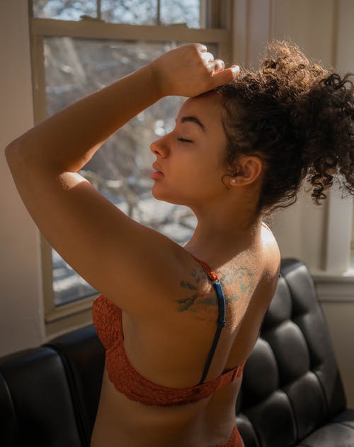 有关侧面图, 垂直拍摄, 女人的免费素材图片